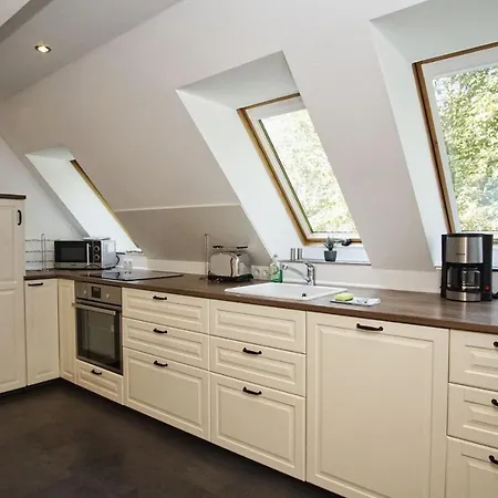 Ruhig Und Idyllische Lage, Strandnah, Gratis Nutzung Vom Ahoi Erlebnisbad Und Sauna In Sellin - Gutshaus Silvitz 03