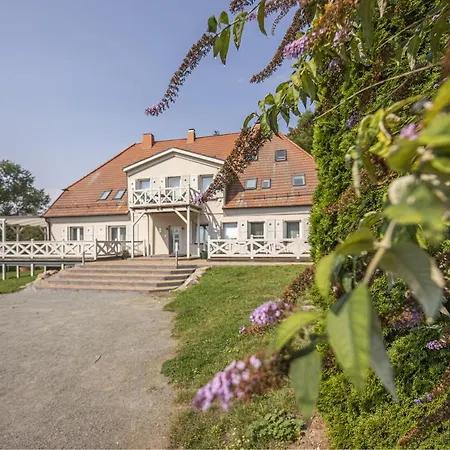 Gutshaus Silvitz Nr 03 Mit Sauna- Und Schwimmbadnutzung Im Ahoi Erlebnisbad Sellin Lejlighed Bergen Auf Rugen