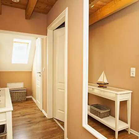 Ruhig Und Idyllische Lage, Strandnah, Gratis Nutzung Vom Ahoi Erlebnisbad Und Sauna In Sellin - Gutshaus Silvitz 03