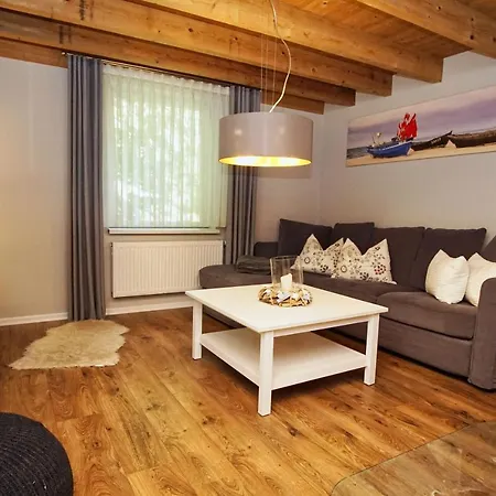 Ruhig Und Idyllische Lage, Strandnah, Gratis Nutzung Vom Ahoi Erlebnisbad Und Sauna In Sellin - Gutshaus Silvitz 03 Apartamento