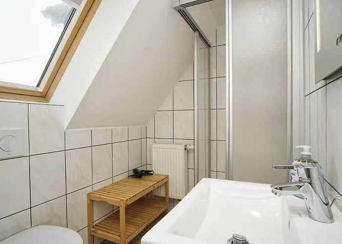 Ruhig Und Idyllische Lage, Strandnah, Gratis Nutzung Vom Ahoi Erlebnisbad Und Sauna In Sellin - Gutshaus Silvitz 03 * Bergen Auf Rugen