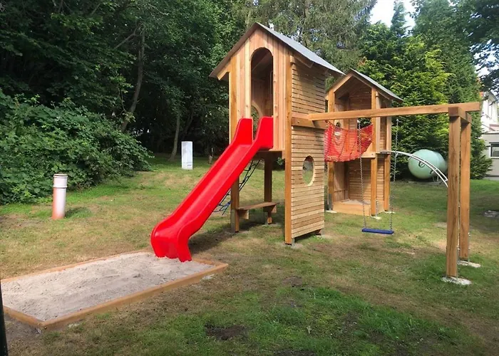 Ruhig Und Idyllische Lage, Strandnah, Gratis Nutzung Vom Ahoi Erlebnisbad Und Sauna In Sellin - Gutshaus Silvitz 03 Διαμέρισμα