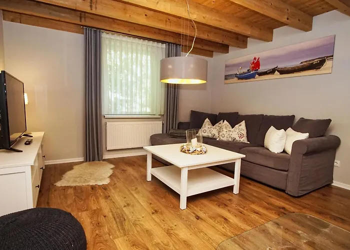 Ruhig Und Idyllische Lage, Strandnah, Gratis Nutzung Vom Ahoi Erlebnisbad Und Sauna In Sellin - Gutshaus Silvitz 03 Διαμέρισμα