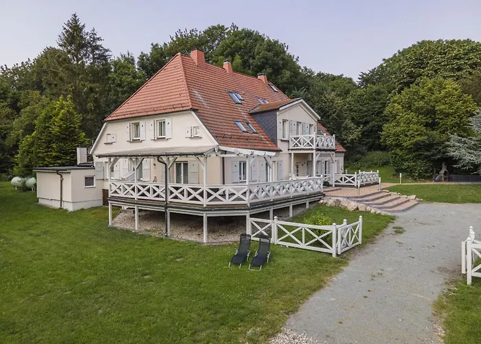 Ruhig Und Idyllische Lage, Strandnah, Gratis Nutzung Vom Ahoi Erlebnisbad Und Sauna In Sellin - Gutshaus Silvitz 03 Bergen Auf Rugen