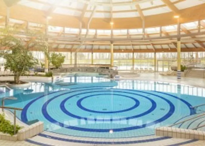 Ruhig Und Idyllische Lage, Strandnah, Gratis Nutzung Vom Ahoi Erlebnisbad Und Sauna In Sellin - Gutshaus Silvitz 03 Bergen Auf Rugen